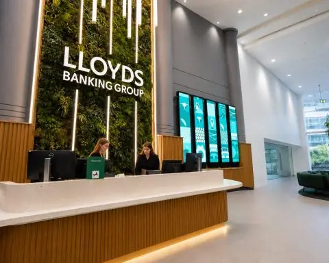 Lloyds Edges Up but £9.1bn Car-Finance Worry Persists Over Buybacks