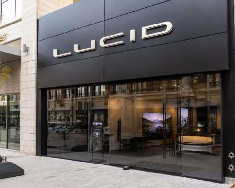 Lucid Stock Drops After EVs Get Hit by Rate Worries, Robotaxi Bets Struggle in Tough Market