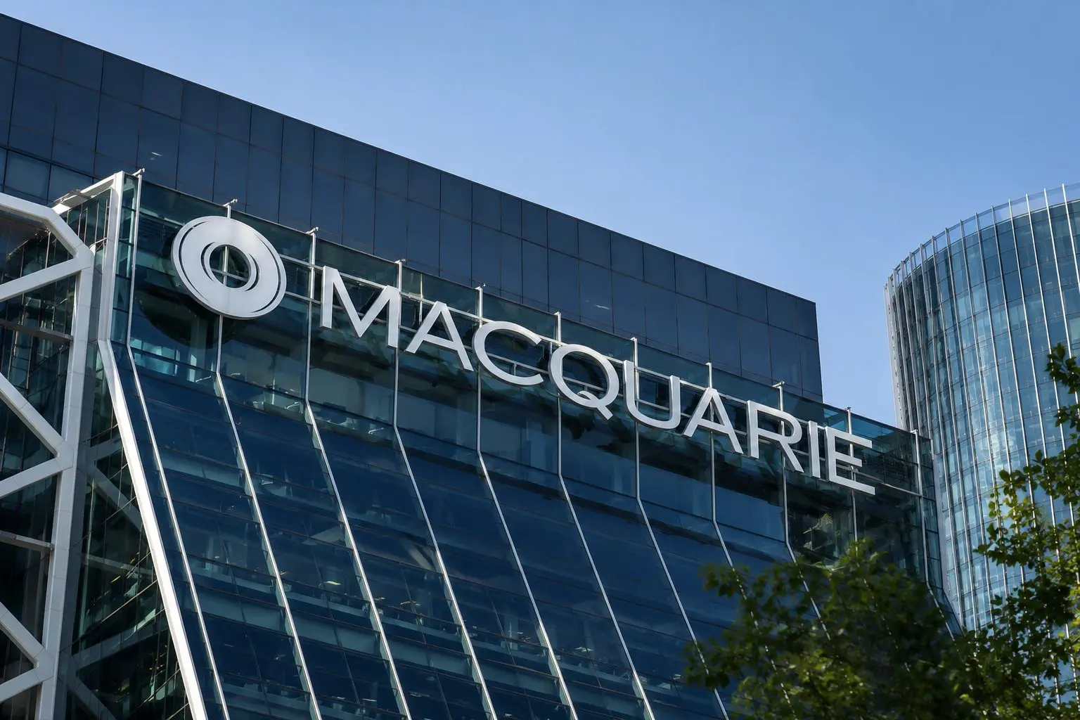 Macquarie Group (ASX:MQG) stock stays close to highs with A$1.7 billion share demand buffer gone