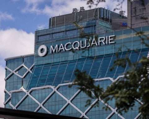 Macquarie Group shares finish week up 3% after A$734m employee plan buying
