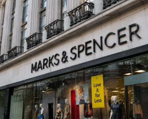 Marks & Spencer (LSE:MKS) climbs 3% as UK retail mix helps margins