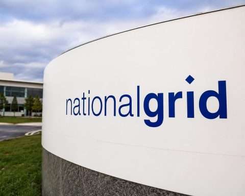 National Grid Down 1.6% as FTSE 100 Falls After Bank of England Holds Rates