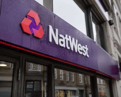 NatWest shares steady at 655p after new buyback guide