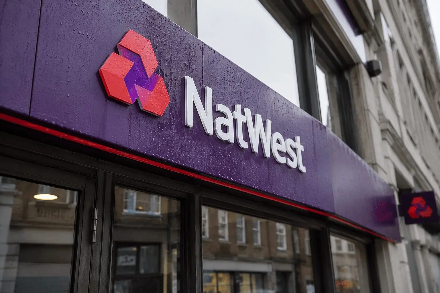 NatWest shares steady at 655p after new buyback guide