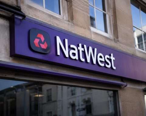 NatWest Shares Slip as Bank of England Rate Hold Clouds Margin Outlook