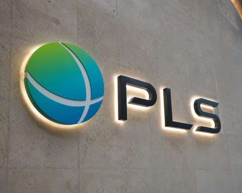 PLS Group (ASX:PLS) slides 5% after P2000 approval wipes A$2.5b from value