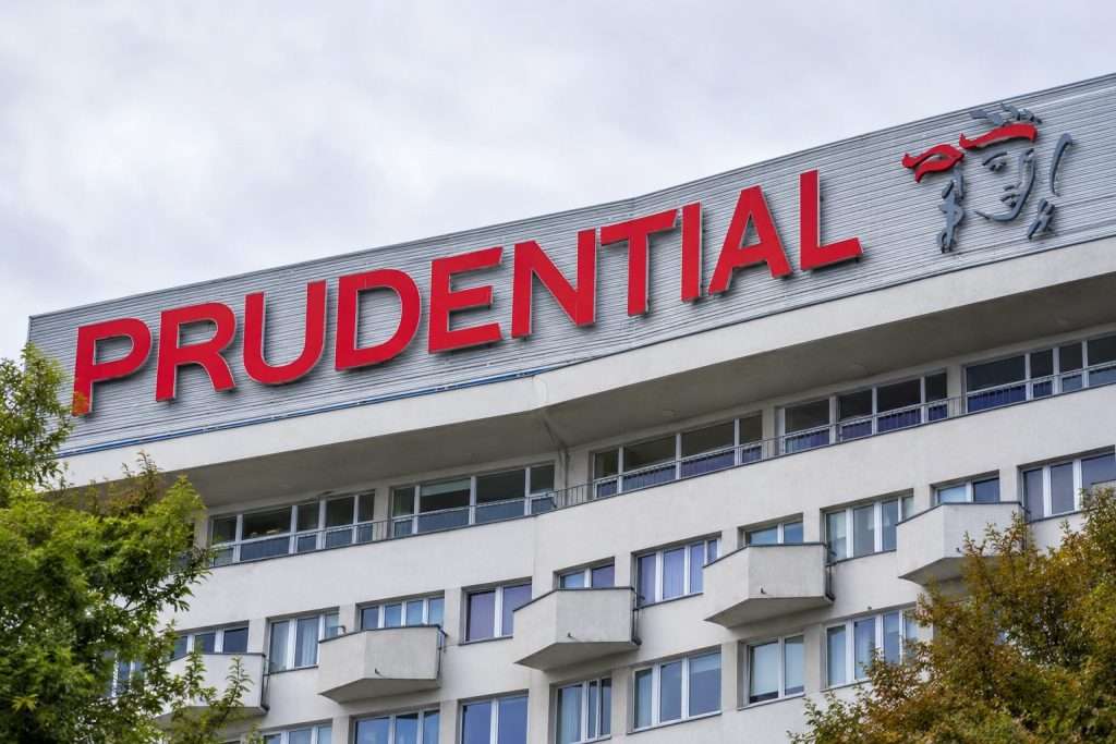 Prudential (LON:PRU) shares rise as $1.2 billion buyback moves forward despite FTSE drop