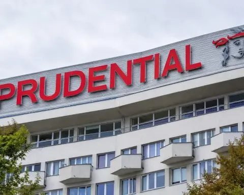 Prudential (LON:PRU) shares rise as $1.2 billion buyback moves forward despite FTSE drop