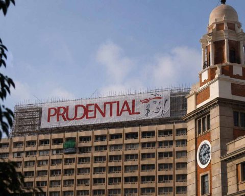Prudential gains after lower share price boosts impact of buyback