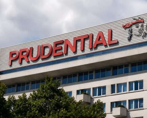 Prudential falls as China discount shows up in buyback pricing