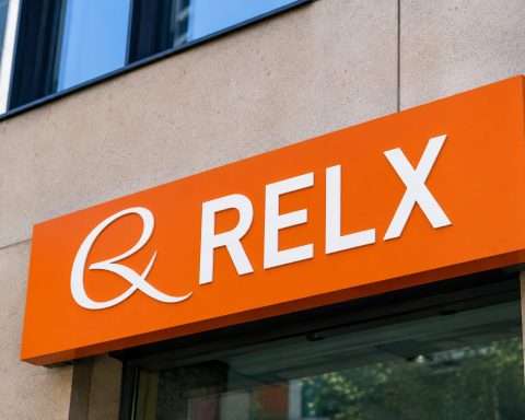 RELX stock ticks up as buyback continues and shares trade below analyst targets