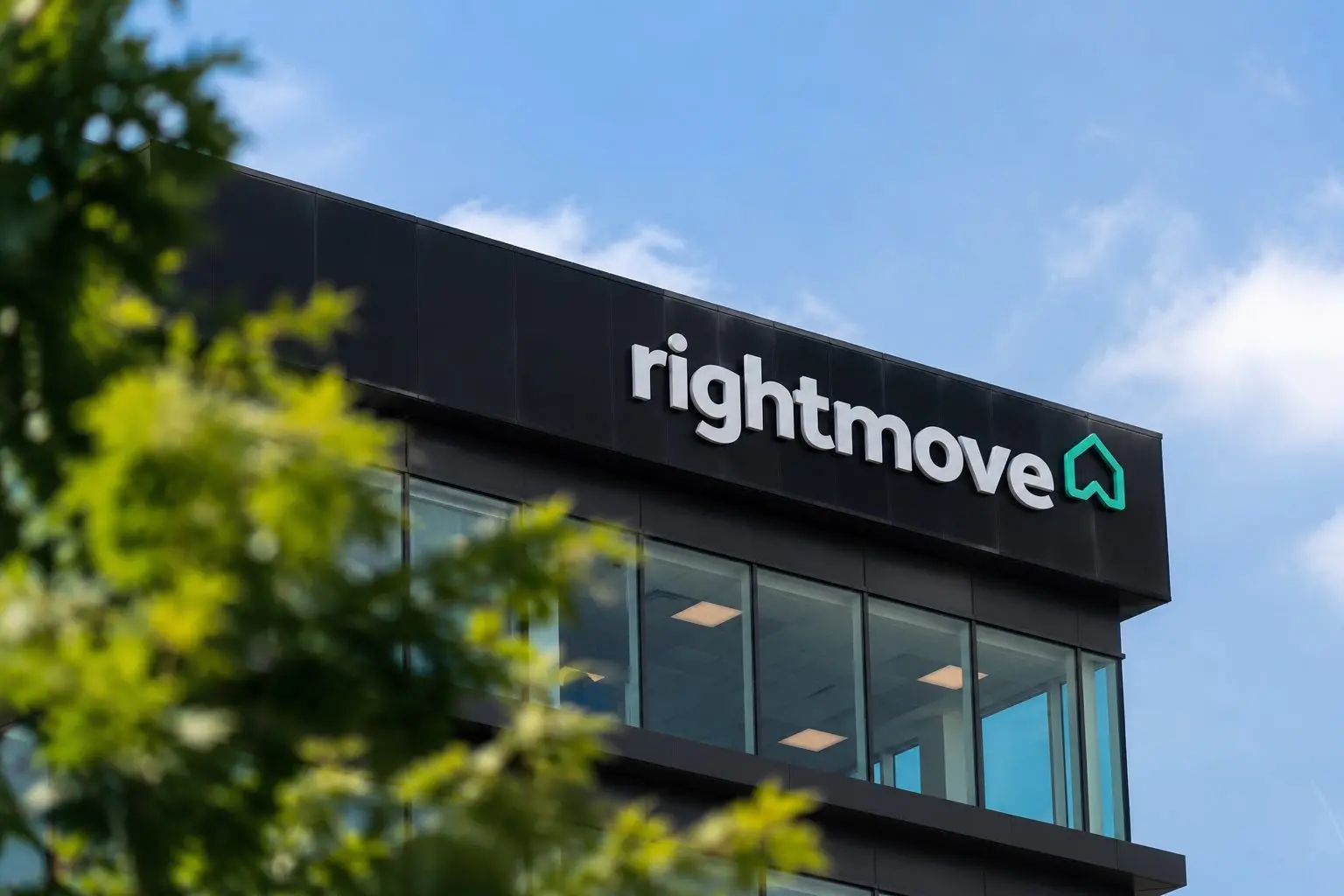 Rightmove (LON:RMV) share price: buyback keeps running as UK housing data weakens