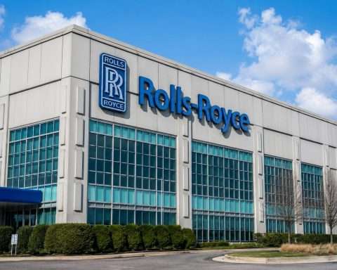 Rolls-Royce (LON:RR) shares slip 2% after new engine deals