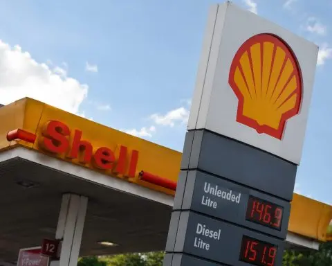 Shell Plc (LSE: SHEL) Reclaims 3,000p—Why the Stock Is Defying Sub-$80 Brent