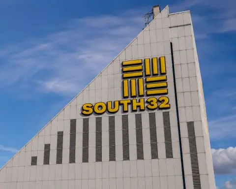 South32 (ASX:S32) share price steadies as investors weigh copper and rail upside against aluminium drag