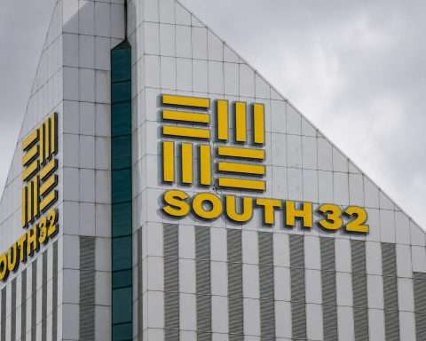 South32 (ASX:S32) shares drop 16%, focus on manganese rail contract