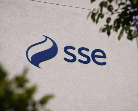 SSE share price slips after BoE hold, putting £33bn grid plan financing in focus