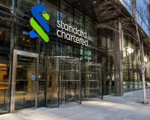 Standard Chartered (LON:STAN) shares steady as $1.5bn buyback wraps, new Europe fees chief named