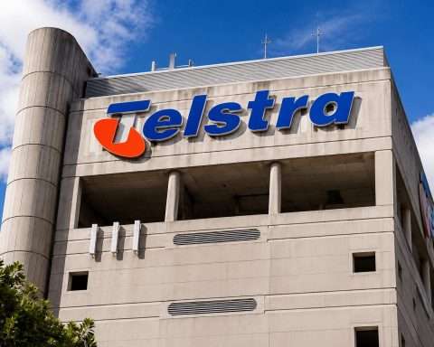 Telstra trades up after RBA holds rates; ASX buyers stay wary on valuation