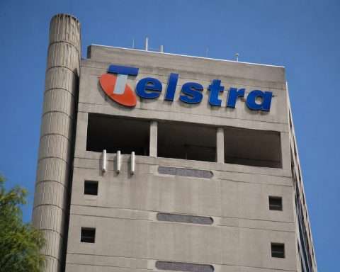 Telstra Drops to Start the Week After Buyback Wraps, Network Issues Loom