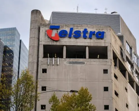Telstra Stays at A$5.20 With Dividend Play Eyed in ASX Rally
