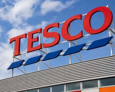 Tesco shares hold ground as buyback helps balance UK grocery slip
