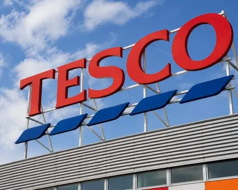 Tesco shares hold ground as buyback helps balance UK grocery slip