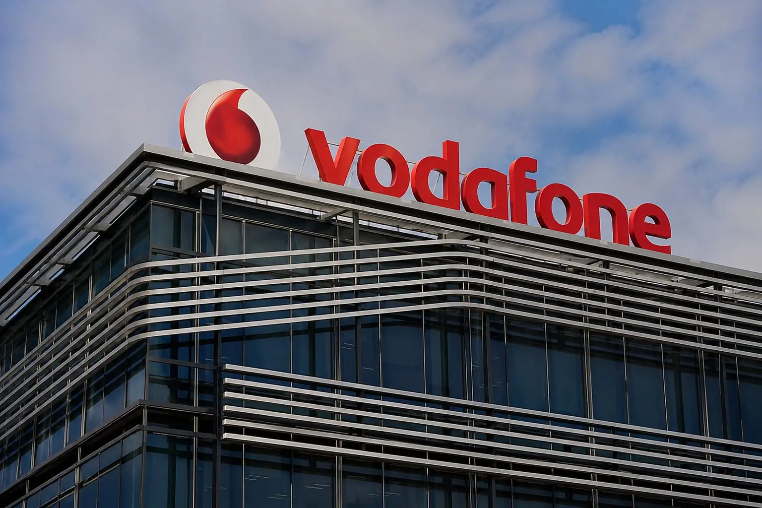 Vodafone (LSE:VOD) drops for sixth day, closes in on 20% slide from past year’s high