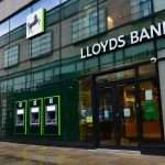 Lloyds Banking Group (LSE: LLOY) stays close to 105p after Starmer resigns