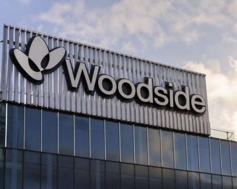 Woodside Energy drops 1.4% with oil falling after Alcoa gas deal