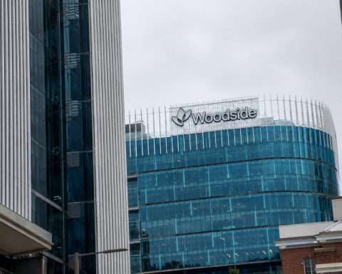 Woodside Energy Shares Dip to A$28.62 After Oil Pulls Back; Company Says No Exxon Talks