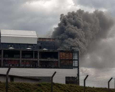 Aberthaw Power Station fire puts £500m Wales project in focus, UK grid unaffected