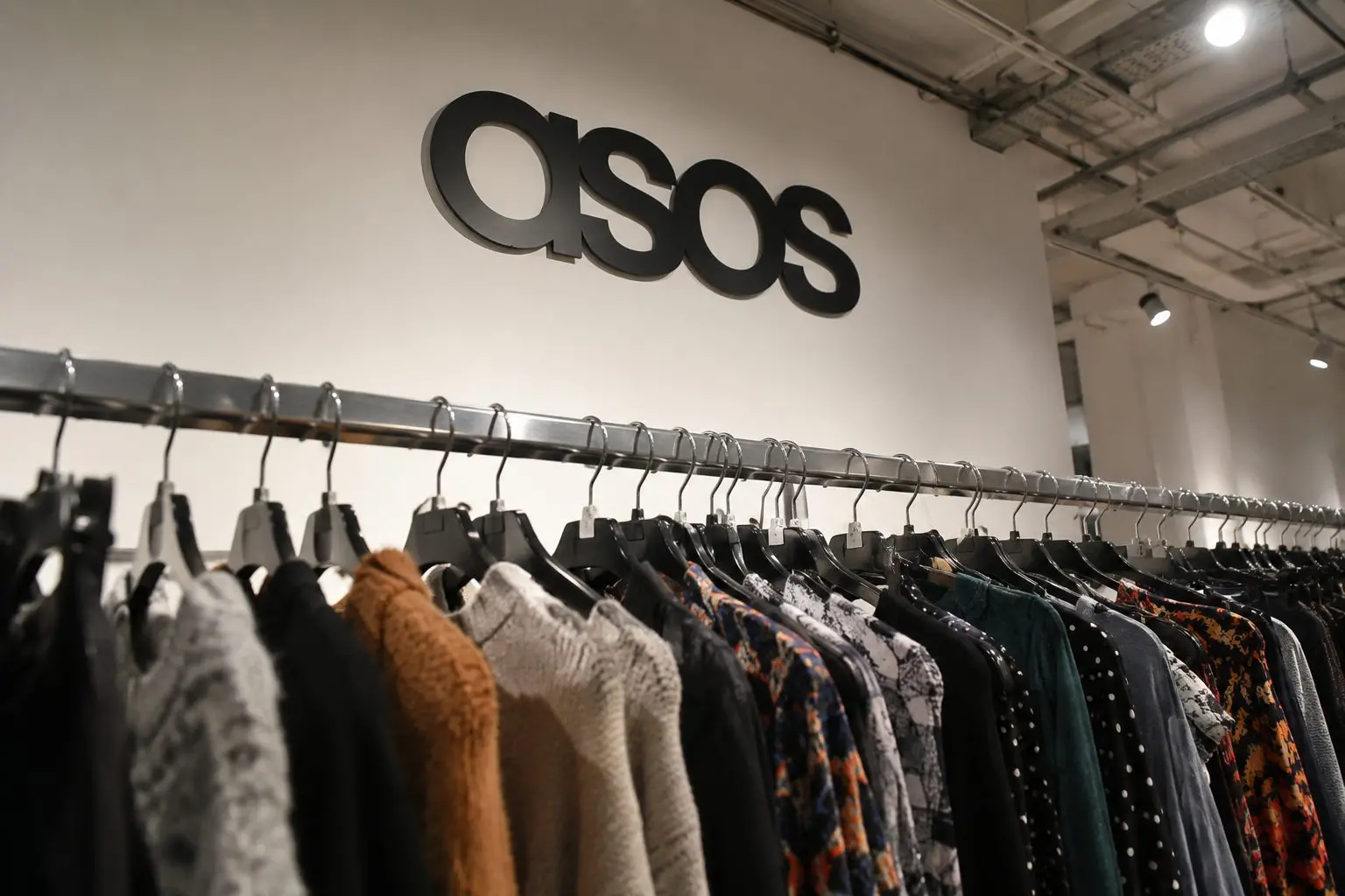 ASOS (LON:ASC) shares rise after Atlanta warehouse sale narrows debt gap