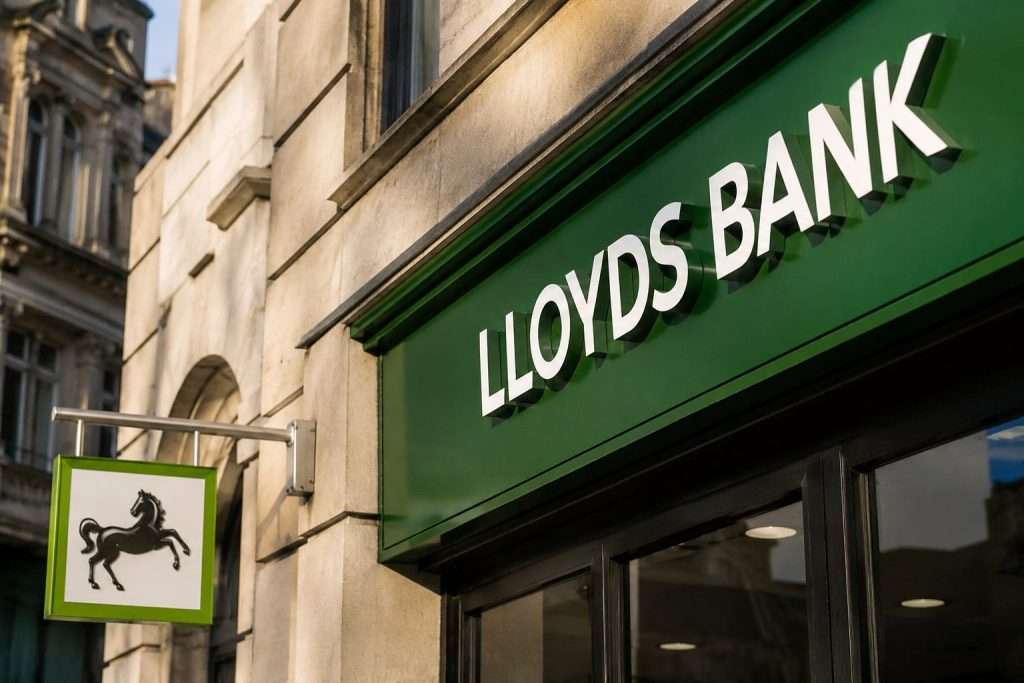 Lloyds CEO’s Five Money Rules Show Why UK Savers Are Under Pressure