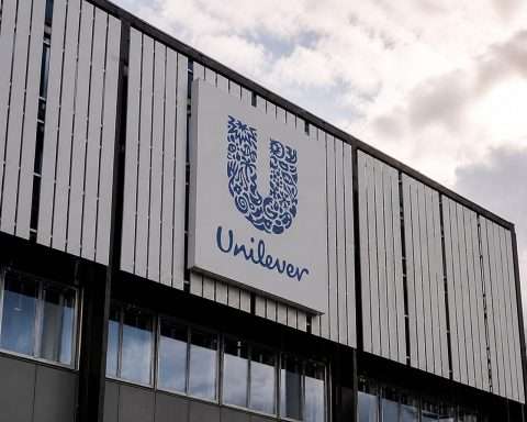 Unilever shares fall with FTSE 350 lag as buyback math faces July earnings