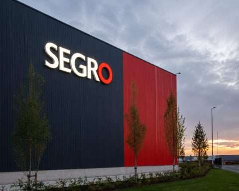 SEGRO (LON:SGRO) finishes week close to Prologis offer ahead of July review
