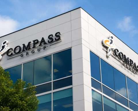 Compass Group (LON:CPG) slides as bear target nears after profit lift