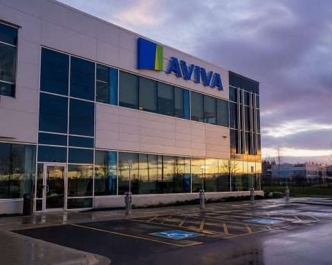 Aviva (LON:AV) up as buyback offsets June new shares