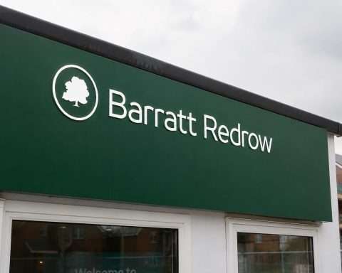 Barratt Redrow (LON:BTRW) trades lower as £4.5bn claim puts focus on cash buffer