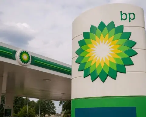 BP PLC (LON:BP) stock ends volatile week below FTSE as Brent curve turns against trading cushion