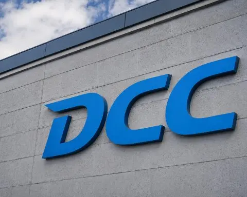 DCC (LON:DCC) share price holds below offer cash leg as spread widens