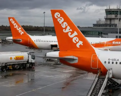 easyJet (LON:EZJ) sees £700 million in potential takeover spreads ahead of Monday open
