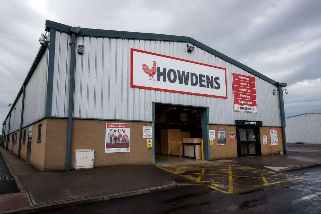 Howden Joinery (LON:HWDN) trims DIY Kitchens dilution with buyback ahead of results