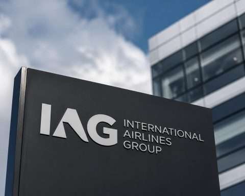 IAG stock hovers close to analyst marks after easyJet offer and oil slide shake up airlines