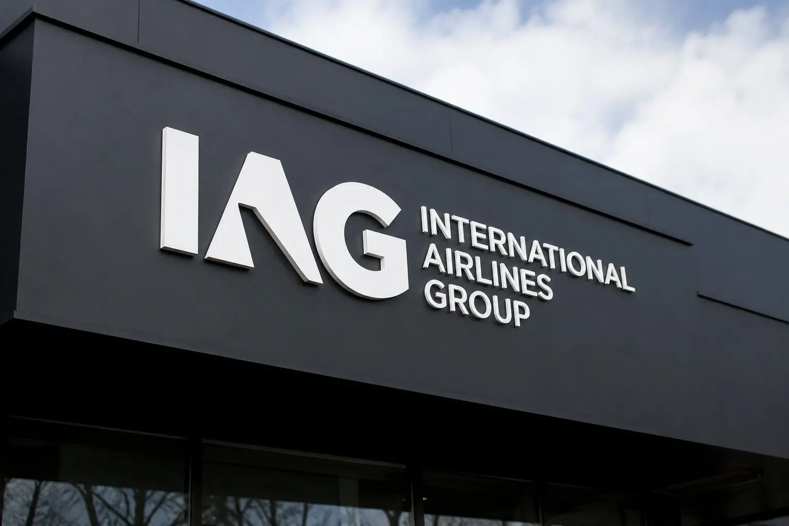IAG stock dips as buyback runs into fuel-cost pressure