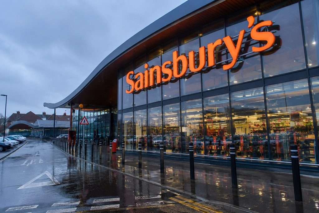J Sainsbury plc (LON:SBRY) stock: buyback price gap puts Argos drag in focus after weekly rally