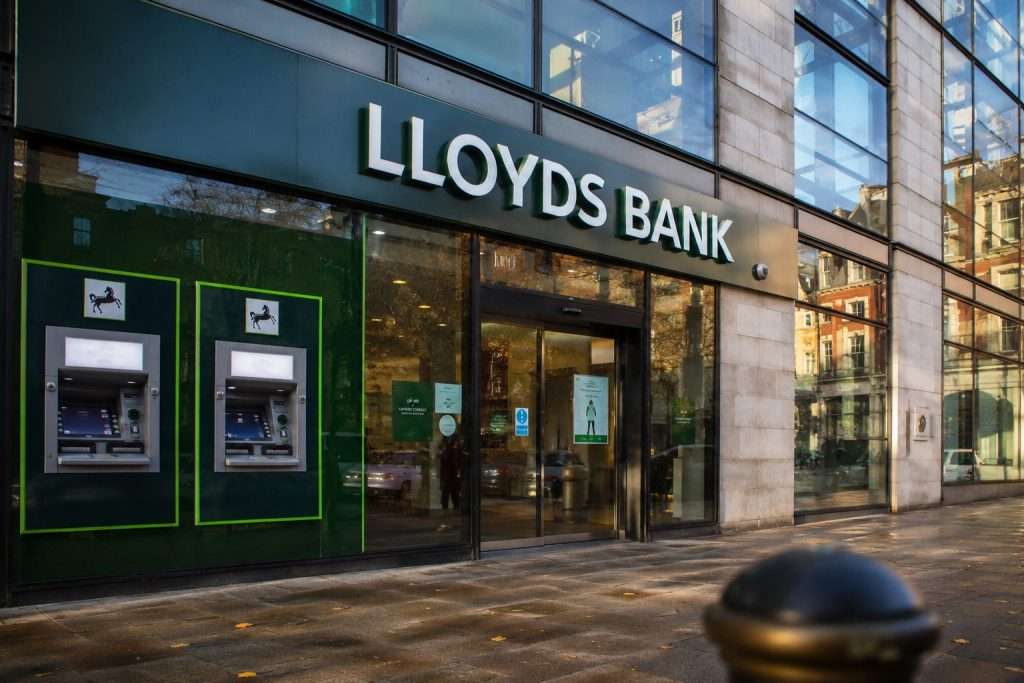 Lloyds’ Halifax rebrand puts 36% of branch estate behind one UK banking brand Lloyds Banking Group (LON:LLOY) stock: buybacks near 52-week high test BoE capital boost