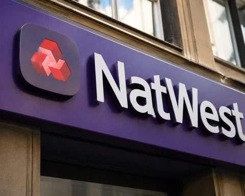 NatWest Group Plc (LON:NWG) shares slip as Evelyn deal puts attention on capital ratios