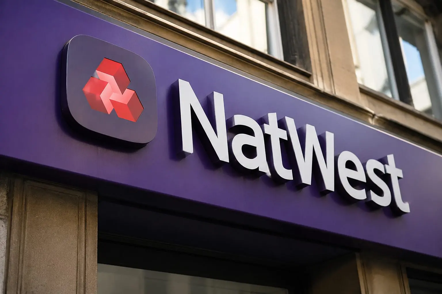 NatWest Group Plc (LON:NWG) shares slip as Evelyn deal puts attention on capital ratios