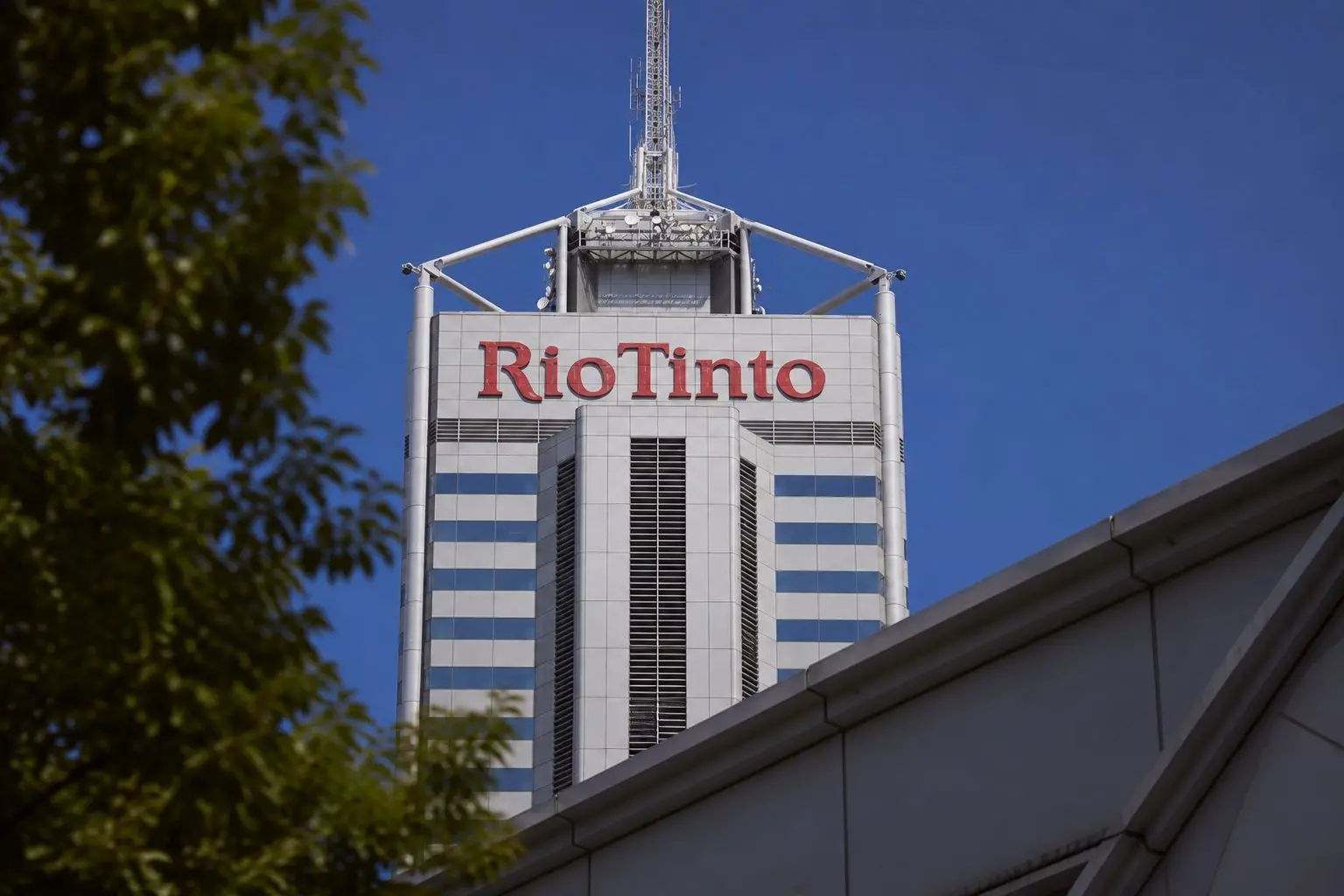 Rio Tinto (LON:RIO) steadies in London while lower-grade iron ore rivals take hit